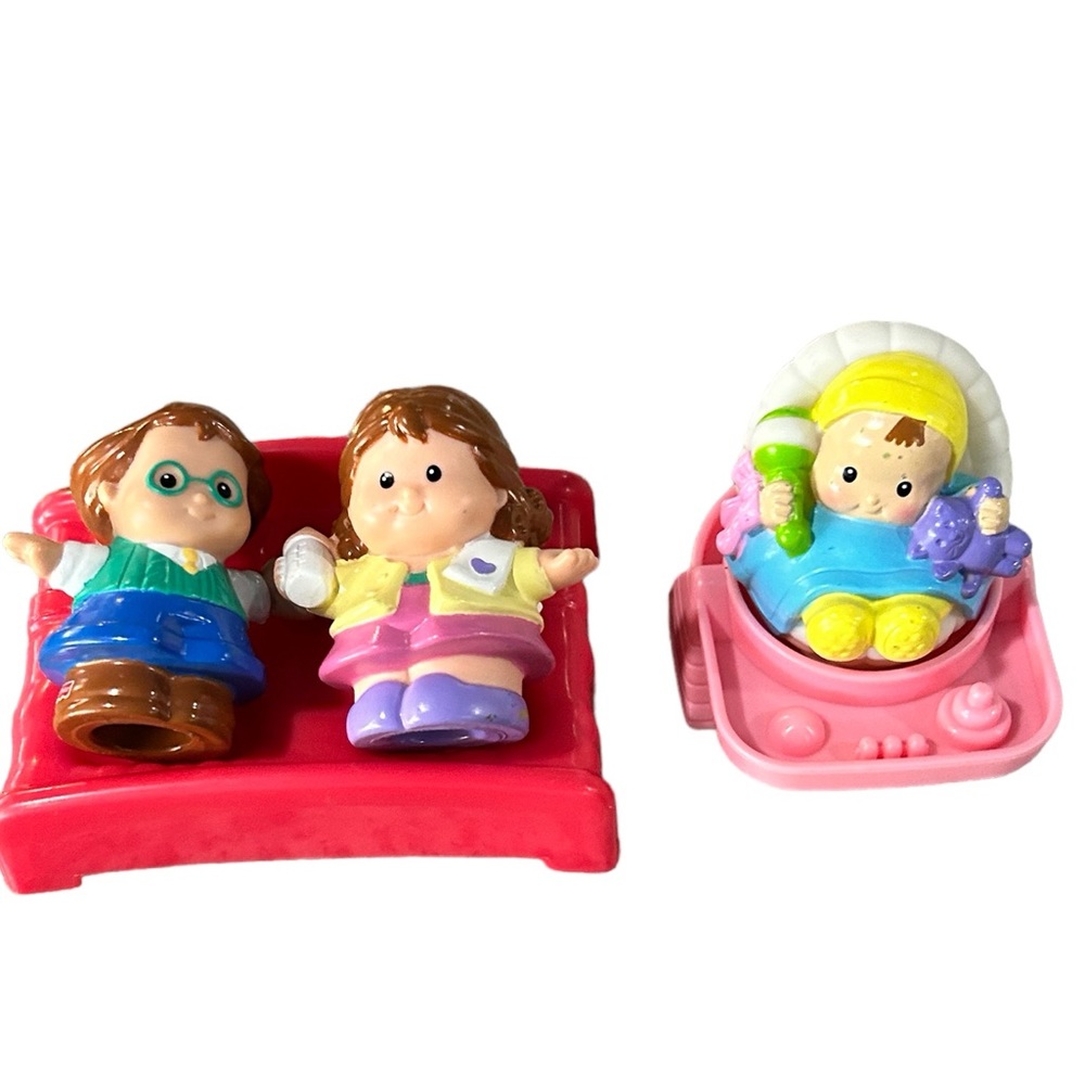 Vintage Fisher Price Little People Dollhouse 3 Figures & Furniture.